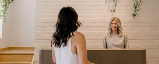 Client Arriving At Earth And Skin Day Spa On The Gold Coast For Their Armpit Detox Treatment 640x480